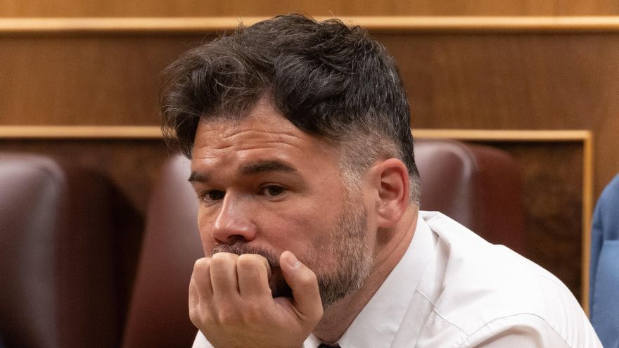 El portavoz de ERC en el Congreso, Gabriel Rufián, durante una sesión plenaria, en el Congreso de los Diputados, a 10 de abril de 2024, en Madrid (España).
