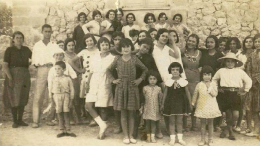Mujeres participantes en la huelga de 'collidores' de Calvià en 1932