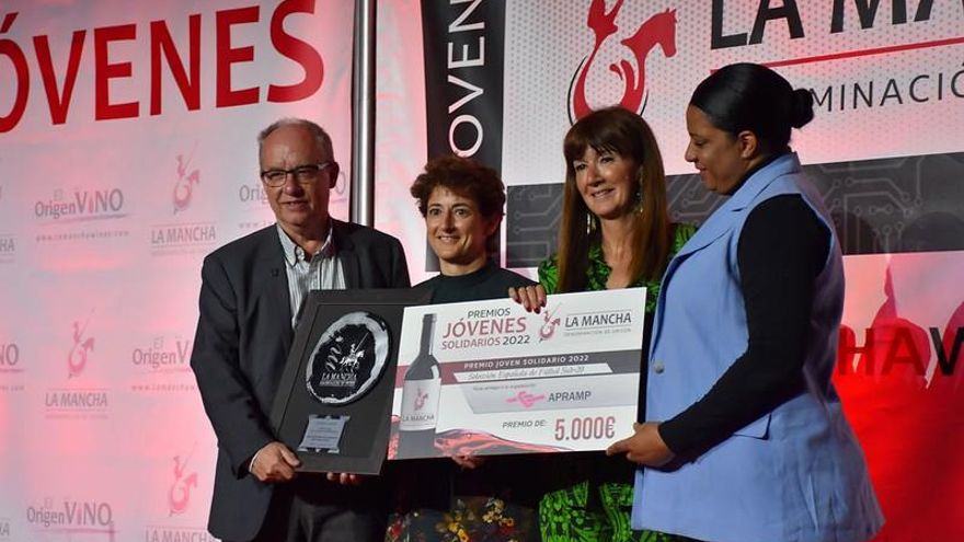 La DO Mancha entrega los ‘Premios Solidarios Jóvenes 2022’ a la selección masculina de baloncesto y a la femenina de fútbol sub-20