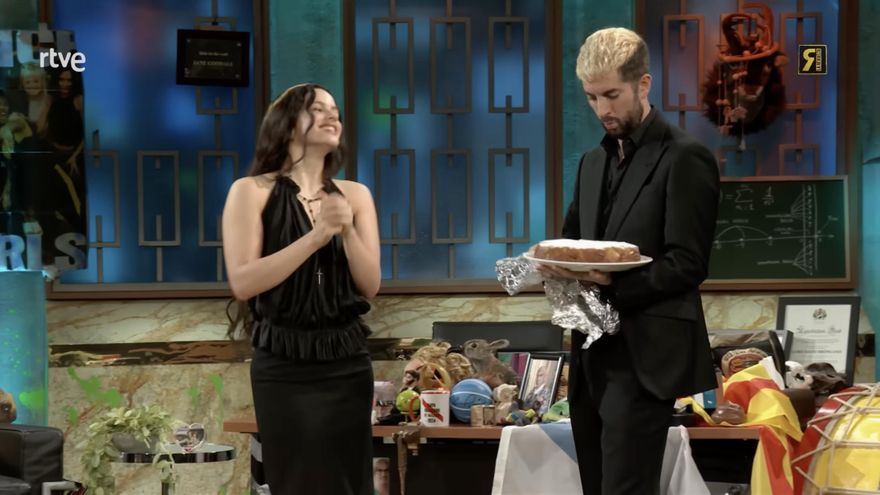 La receta del bizcocho con aceite de oliva y naranja de Rosalía en La Revuelta