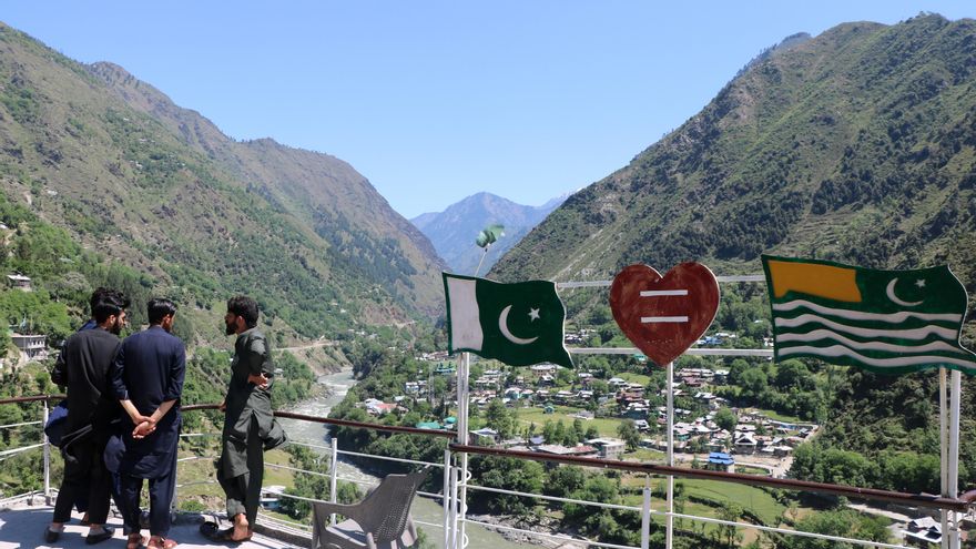 India lanzó un ataque con misiles contra Pakistán y se agrava el conflicto entre los dos países tras el atentado en Cachemira