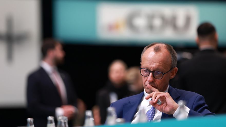 Alemania sepulta su austeridad y se hipoteca para rearmarse y rescatar a su industria de las cenizas