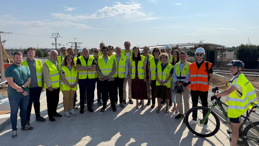 Visita a las obras de la pasarela ciclopeatonal que unirá los núcleos urbanos de Miguelturra y Ciudad Real.