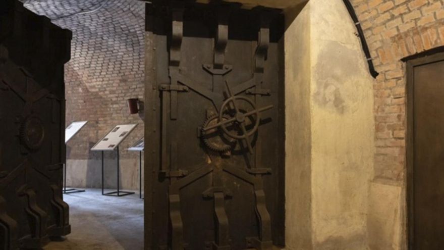 Roma abre un búnker cerrado durante 80 años bajo un palacio real y deja ver cómo se protegían de los bombardeos en la Segunda Guerra Mundial