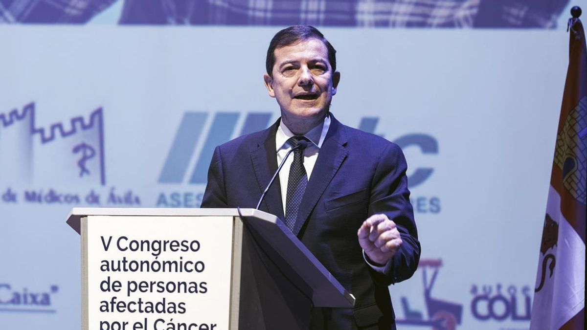 Mañueco anuncia un grupo de trabajo para "mejorar" los programas de cribado contra el cáncer