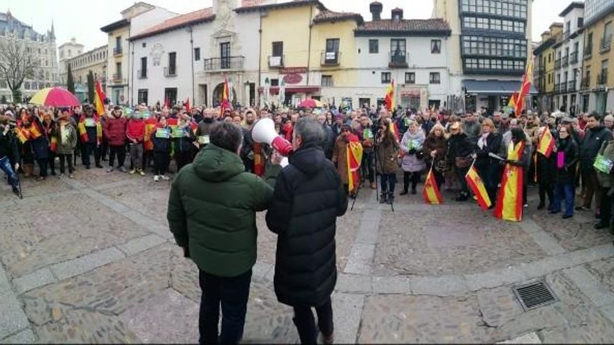 El diputado nacional Pablo Calvo fue el encargado de leer el manifiesto.