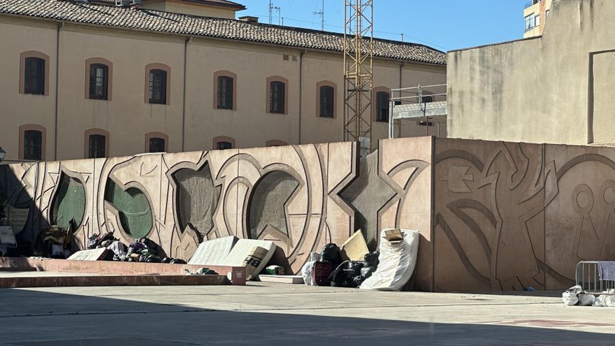 Entre colchones y abandono: el grito del Parque Bruil ante "la falta de soluciones habitacionales" en Zaragoza