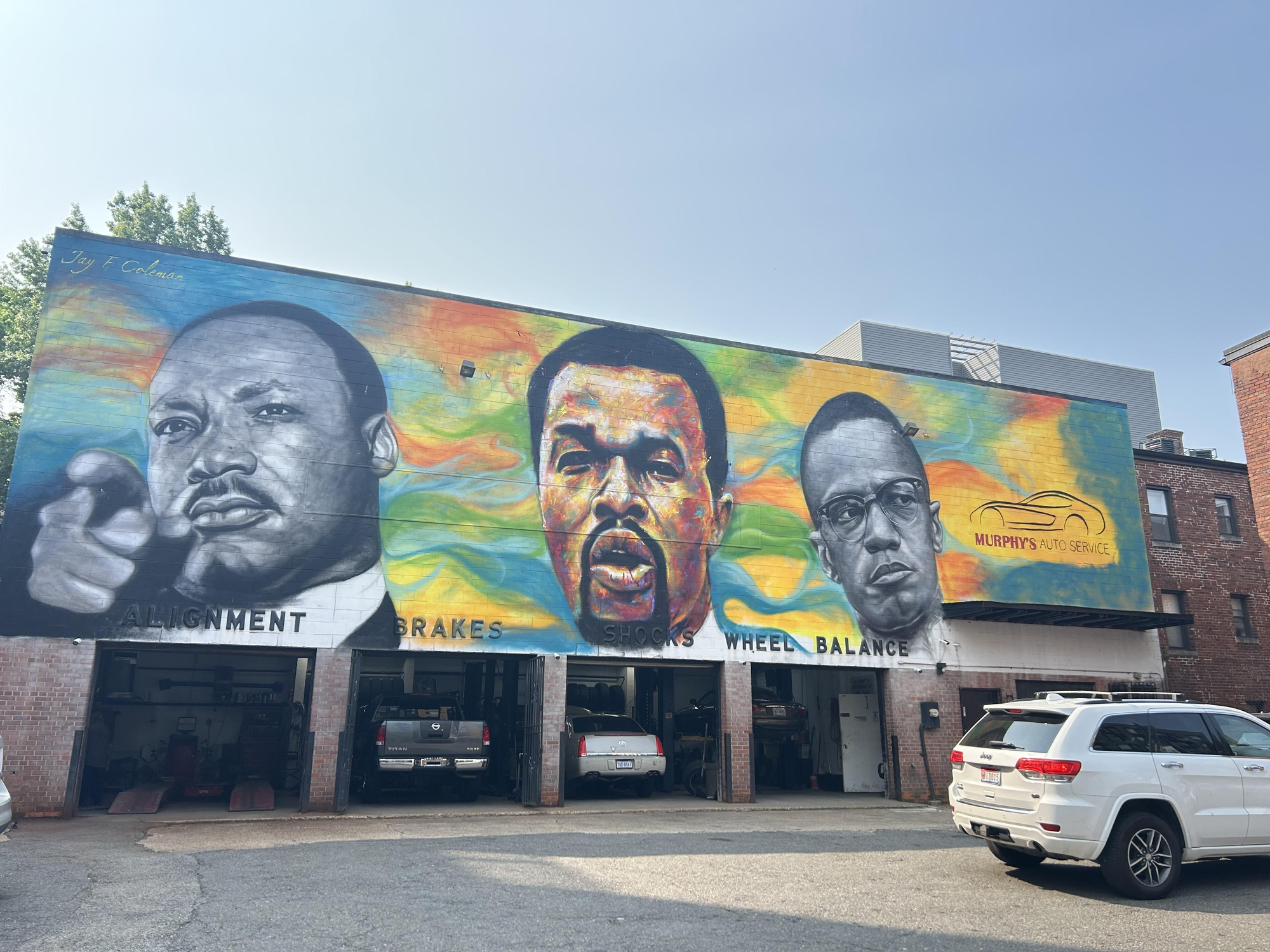 Mural con Martin Luther King, Marion Barry y Malcolm X en el barrio de Anacostia.