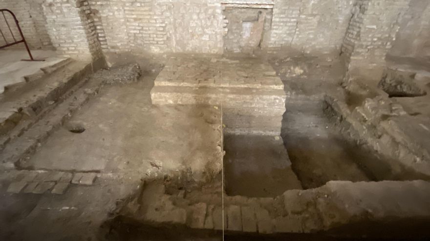 Hasta la fecha se han documentada cinco niveles diferentes entre la sinagoga y la iglesia.