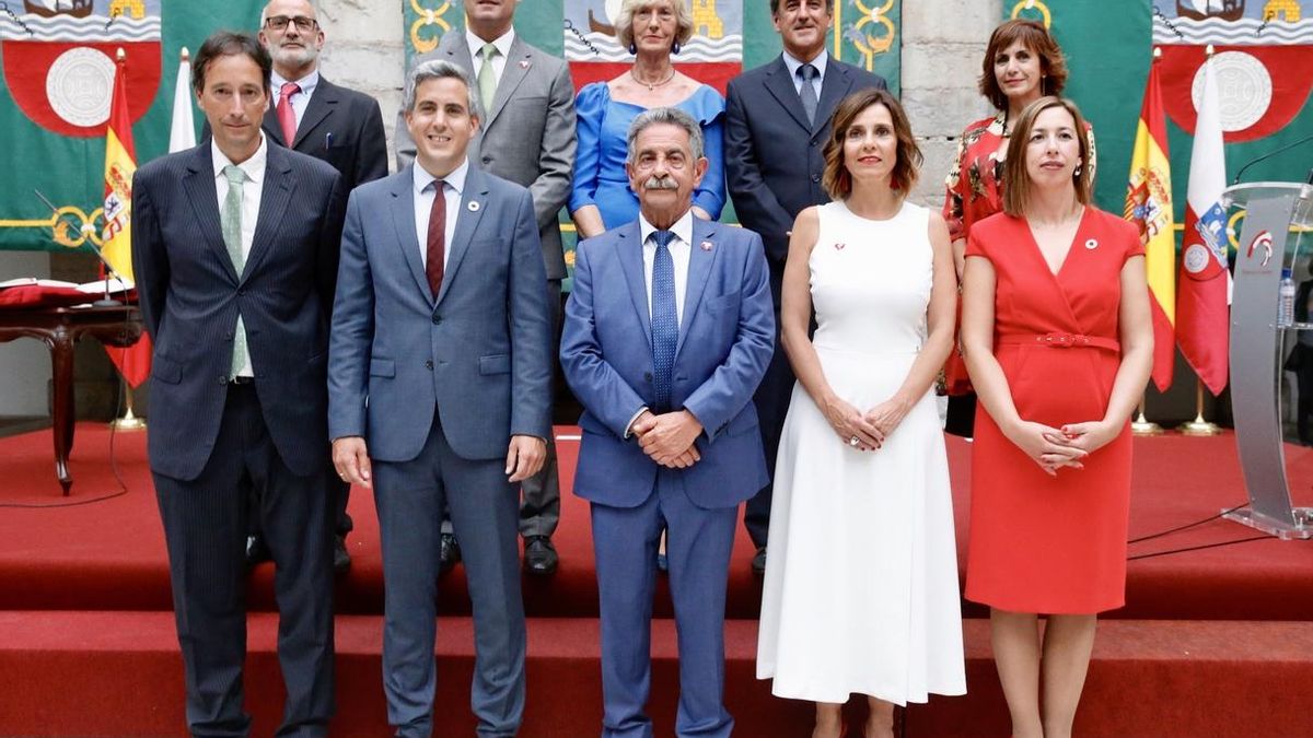 El nuevo Gobierno cántabro tiene 81 altos cargos, 16 más