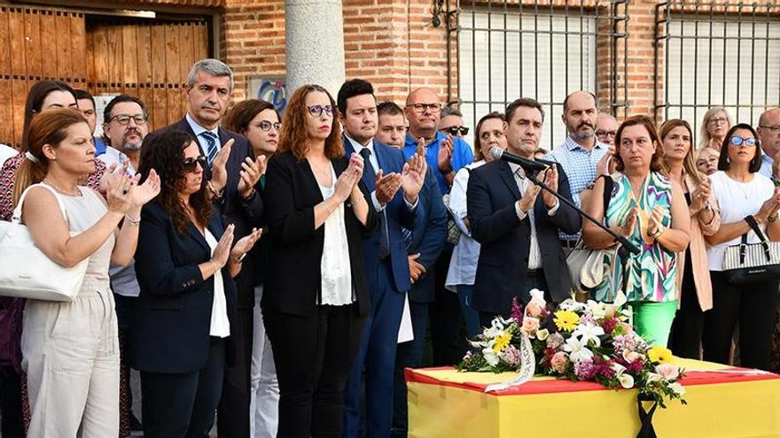 Minuto de silencio en Alcabón por Sandra, la última víctima mortal de la violencia machista