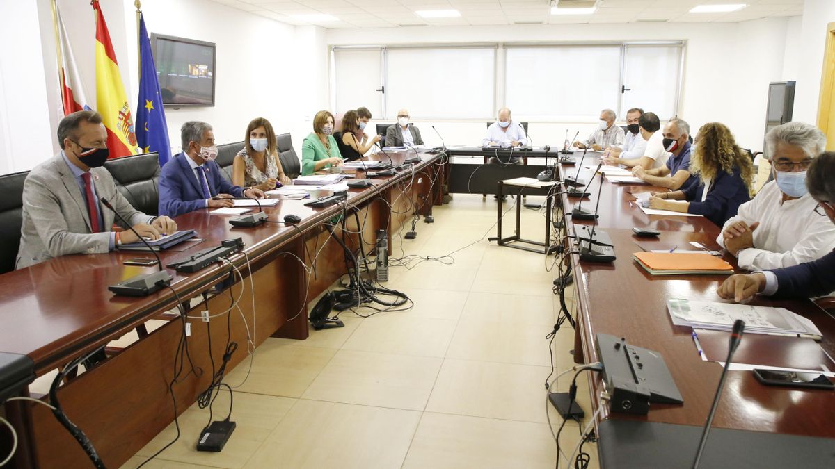 Imagen de la reunión del Consejo Asesor presidido por Revilla.
