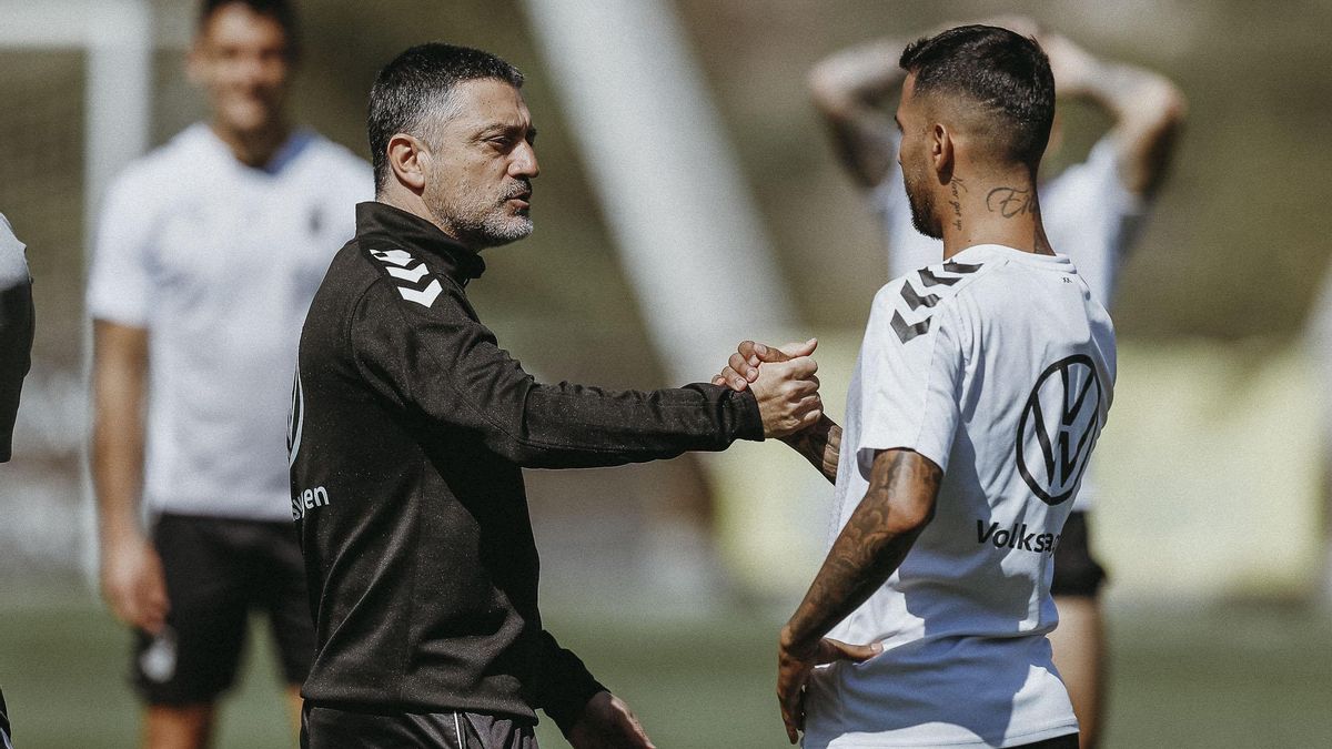 Pimienta, junto a Viera