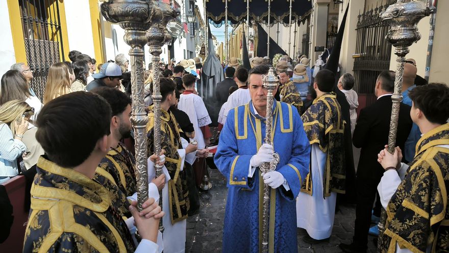 La virgen de las penas, en la calle