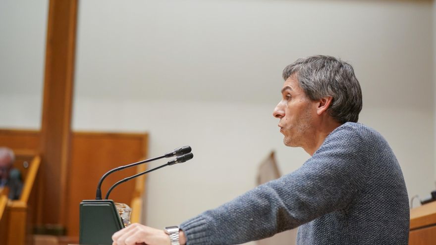 La doble reforma de la ley electoral en Euskadi deja un duro cruce de reproches entre los socialistas y Sumar