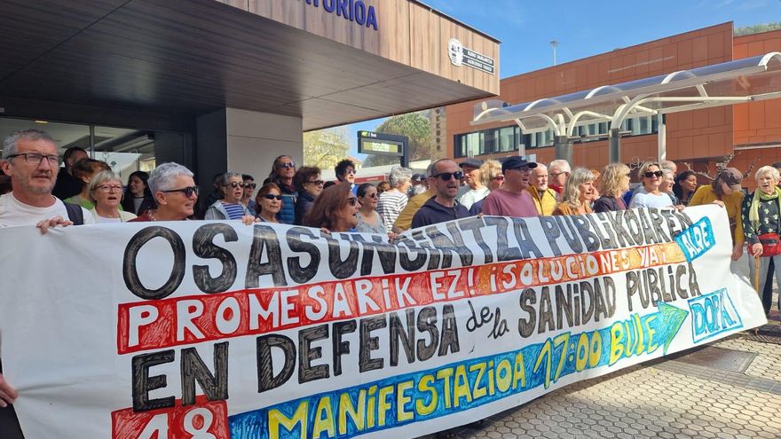 Denuncian el estado de salud de Osakidetza con manifestaciones en las tres capitales: "No aceptamos recortes ni privatizaciones"