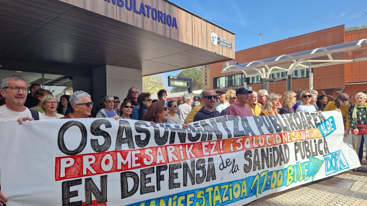 Denuncian el estado de salud de Osakidetza con manifestaciones en las tres capitales: "No aceptamos recortes ni privatizaciones"