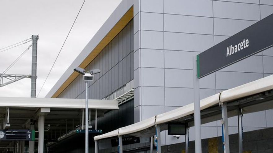 Recogida de firmas para que la estación AVE de Albacete lleve el nombre de Benjamín Palencia