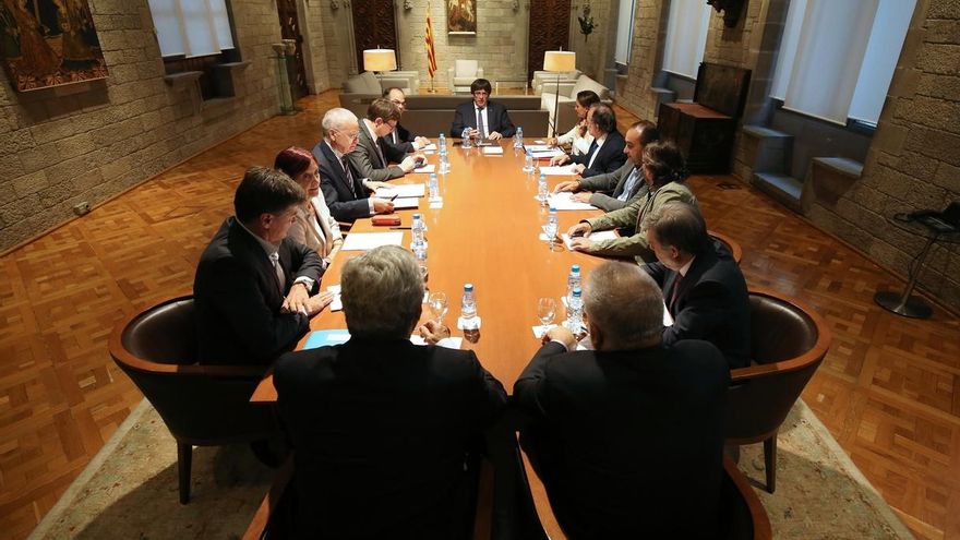 La comisión para la mediación pide a Puigdemont desistir de soluciones unilaterales