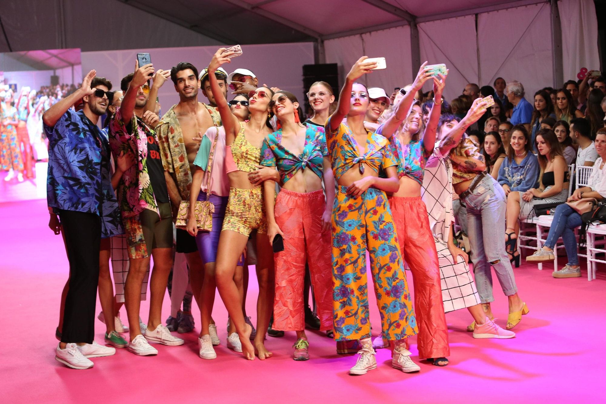 Desfile de 'Very Caliente Club'