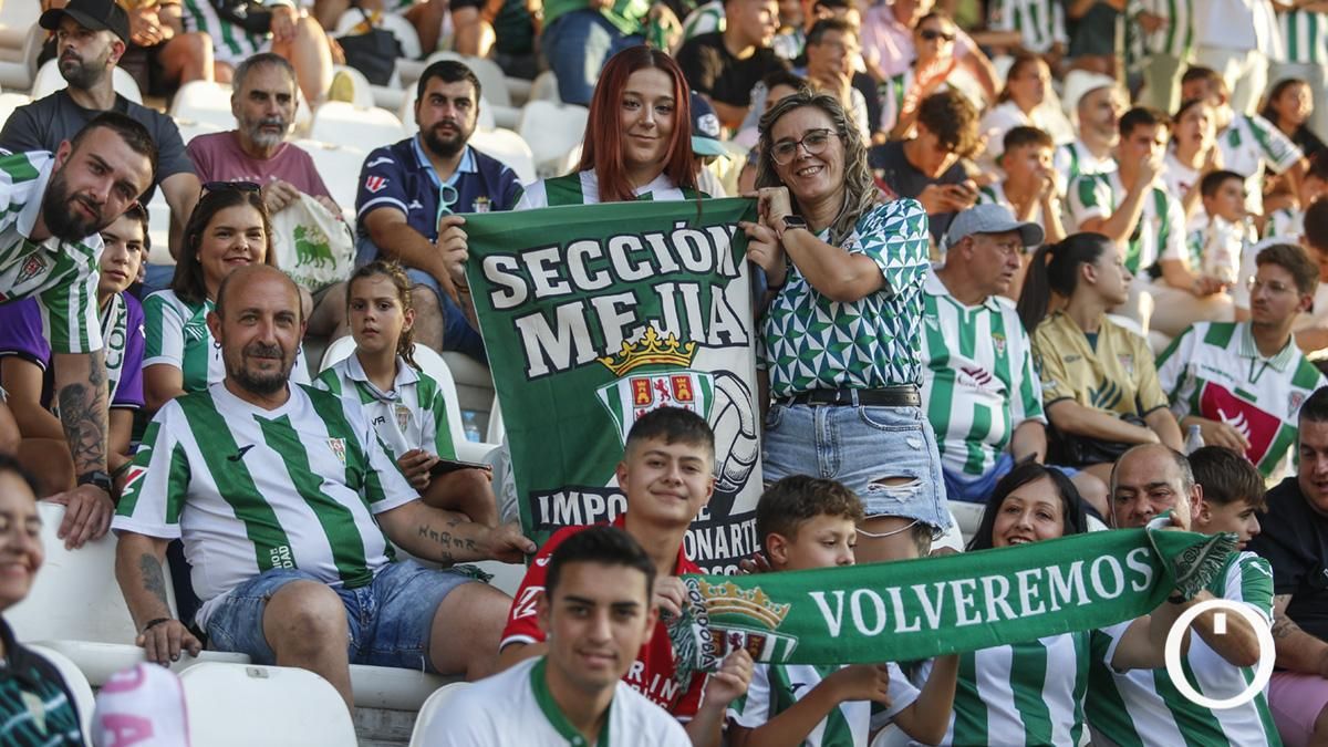 Aficionados del Córdoba CF en El Arcángel