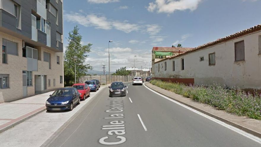 Herido un joven conductor al chocar con un coche aparcado en Logroño