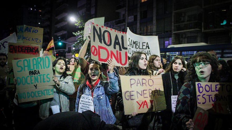 Profesores de dos universidades privadas de elite repudiaron la campaña de desprestigio y desfinanciamiento contra el sistema público