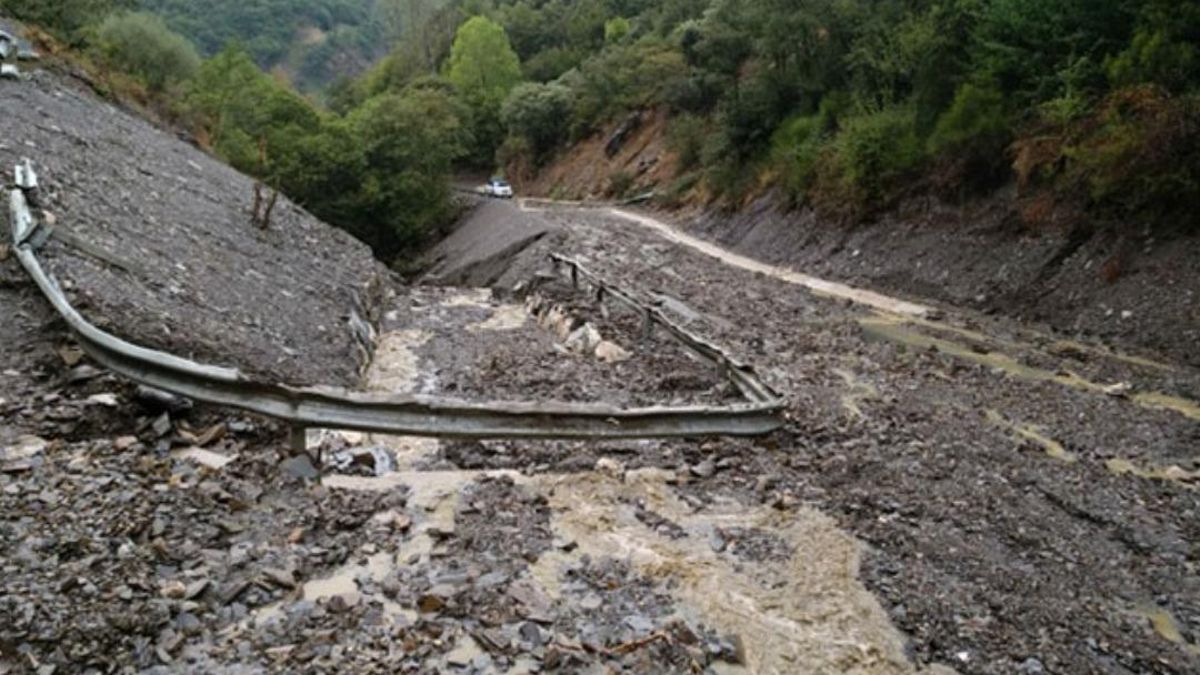 La Diputación de León reabrirá la carretera de Peñalba de Santiago cuando se estabilice la ladera