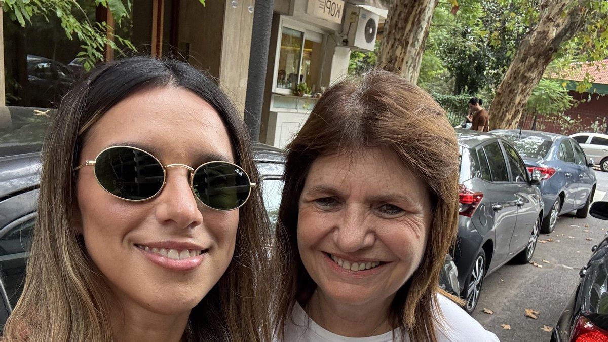 Patricia Bullrich junto a Agostina Páez