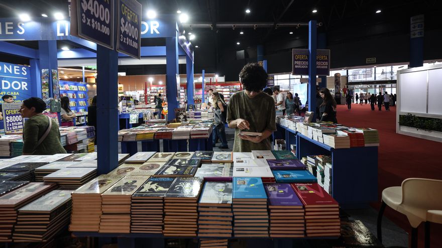 Feria del Libro de Buenos Aires comienza con abucheos al secretario de Cultura de Milei