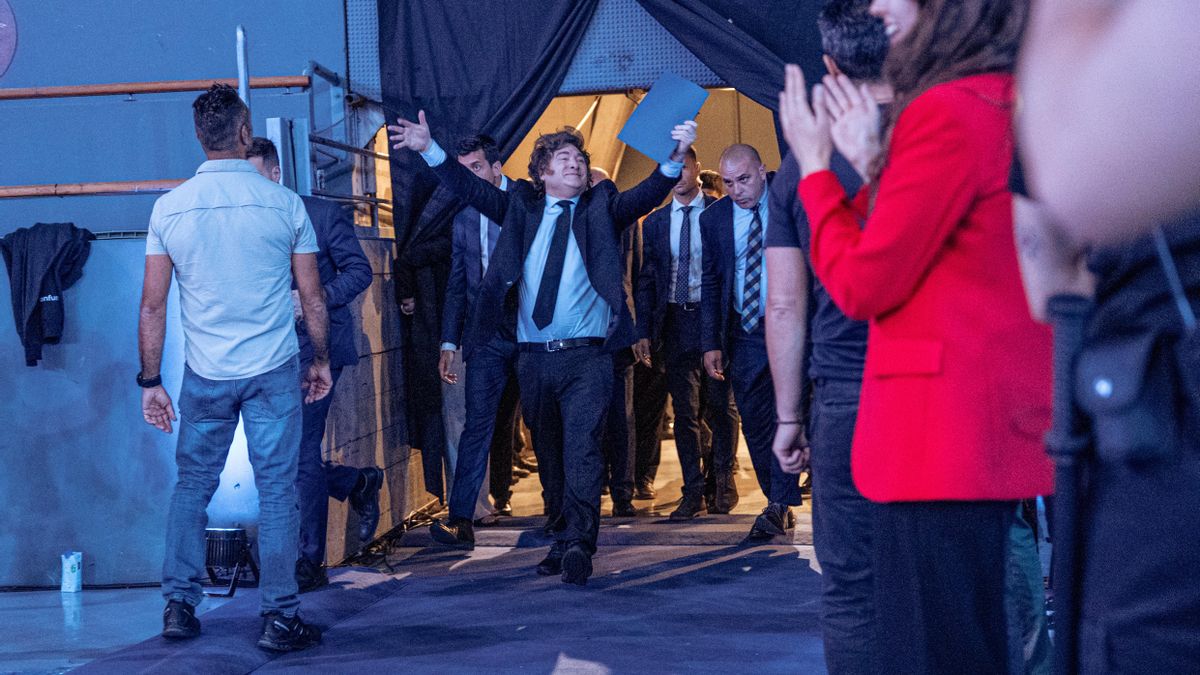 Dos años de Milei: cómo la motosierra ultraliberal desplomó la industria y “uberizó” el trabajo