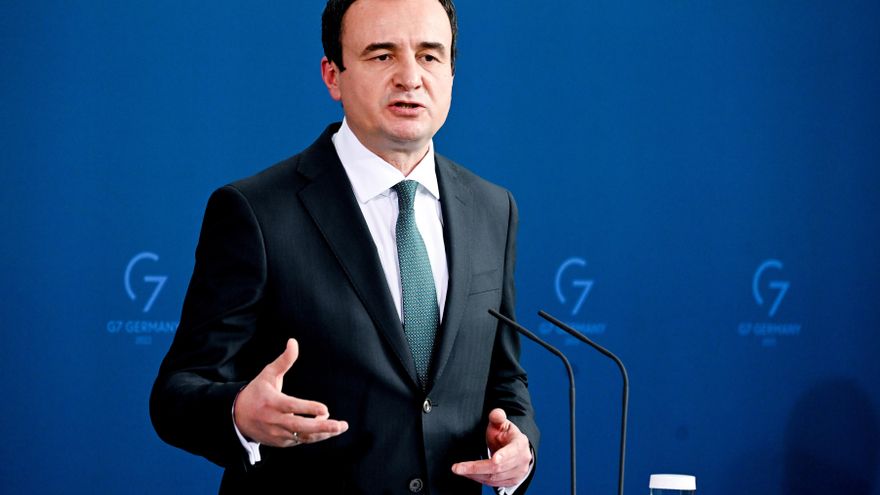 Kosovo pospone un mes la prohibición de documentos y matrículas serbias tras la escalada de la tensión entre ambos países