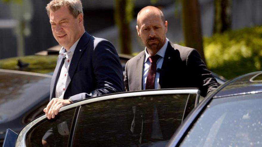 Los bávaros analizan el acuerdo migratorio de la UE para ver si mantienen el reto a Merkel