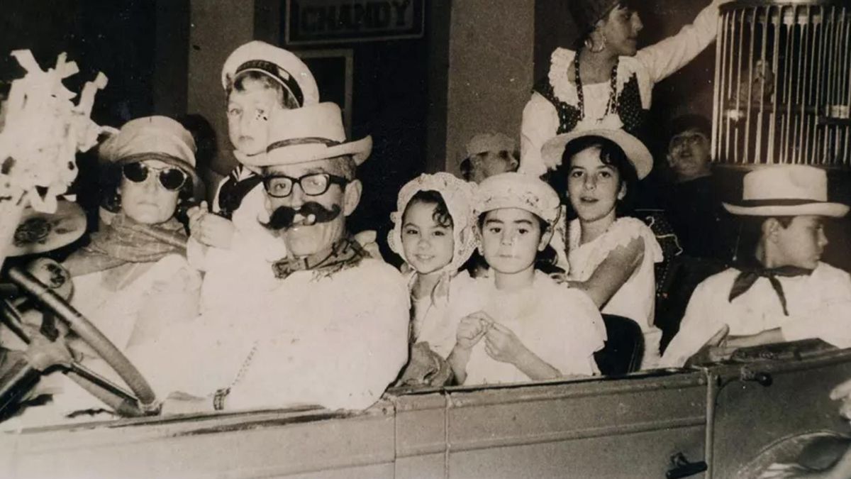 La recreación festiva de los  'indianos' que  este lunes congrega a miles de personas comenzó en la década de 1960.  Foto: archivo  C.R.C.