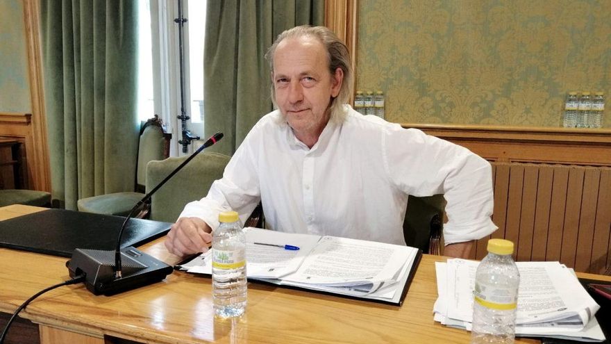 Un concejal del PP critica a Feijóo por no defender en Cuenca el tren convencional