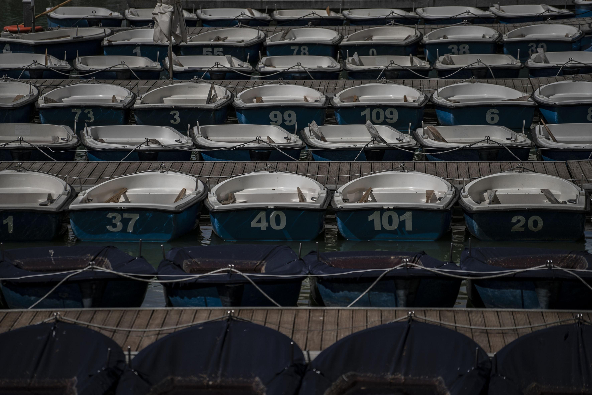 Las barcas en el embarcadero de El Retiro (Madrid)