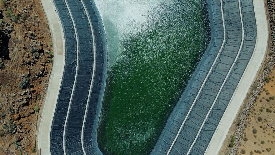 Embalse de agua en Canarias.