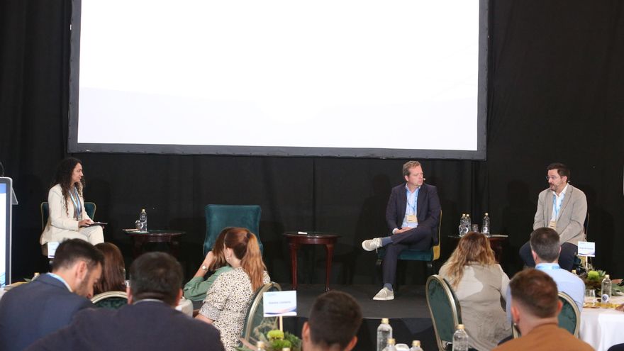 Alberto Moreta (IBC Solar) y esús Sombrero del Sol (SMA)