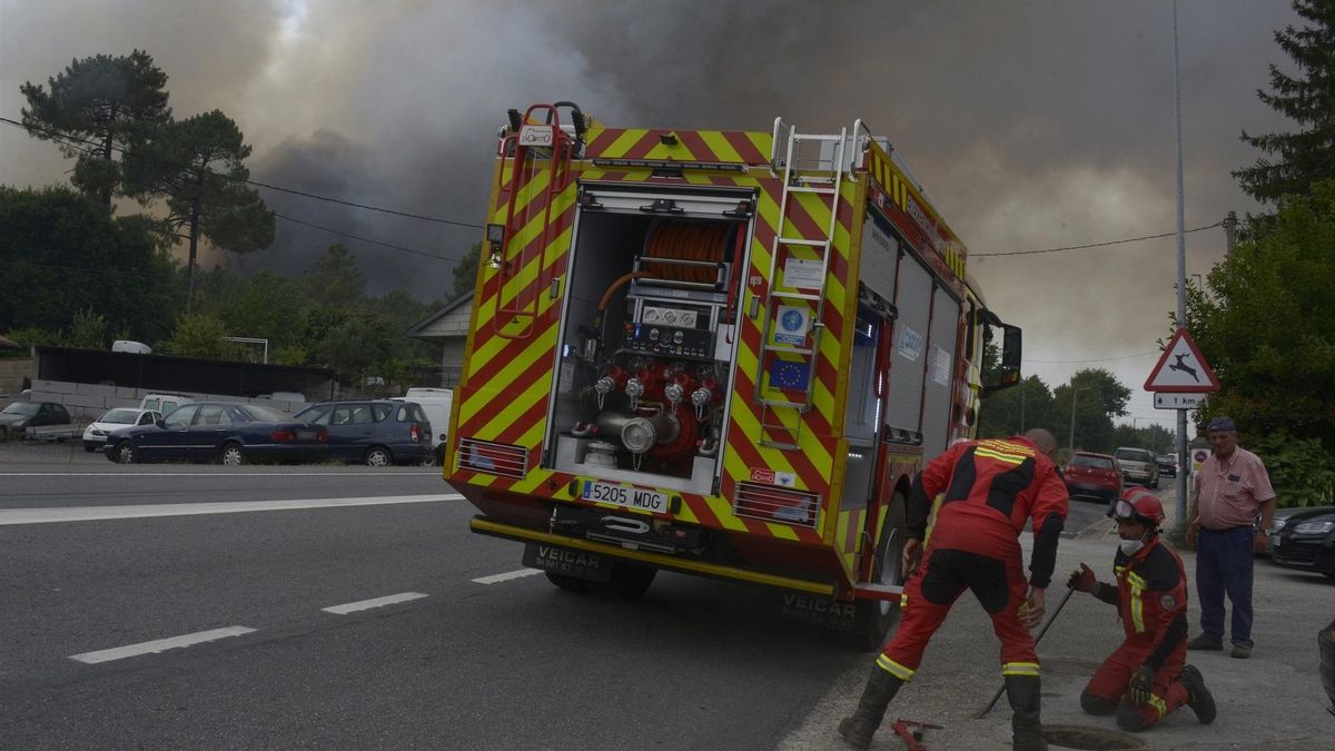 Dos bomberos heridos con quemaduras en un incendio en el municipio ourensano de Oímbra