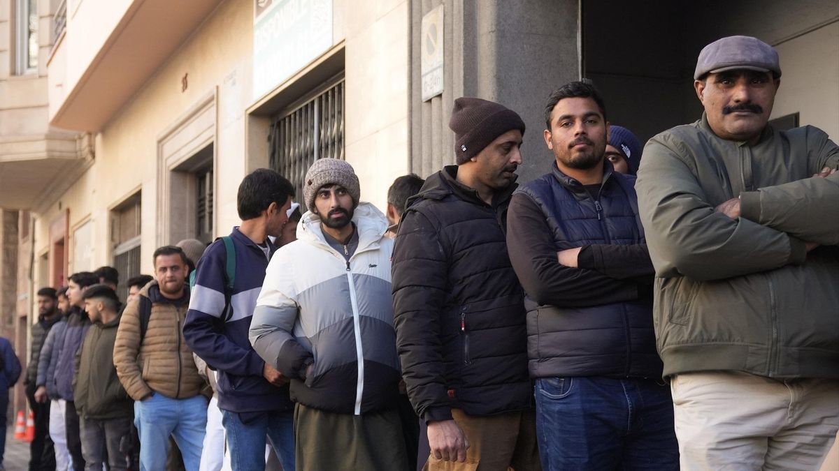 Los catalanes perciben que hay casi un 50% más de inmigrantes de los que realmente viven en Catalunya