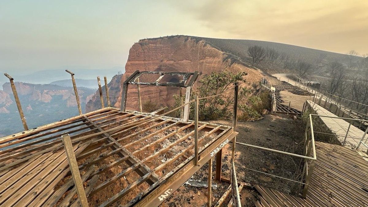 El mirador de Orellán completamente quemado en Las Médulas.