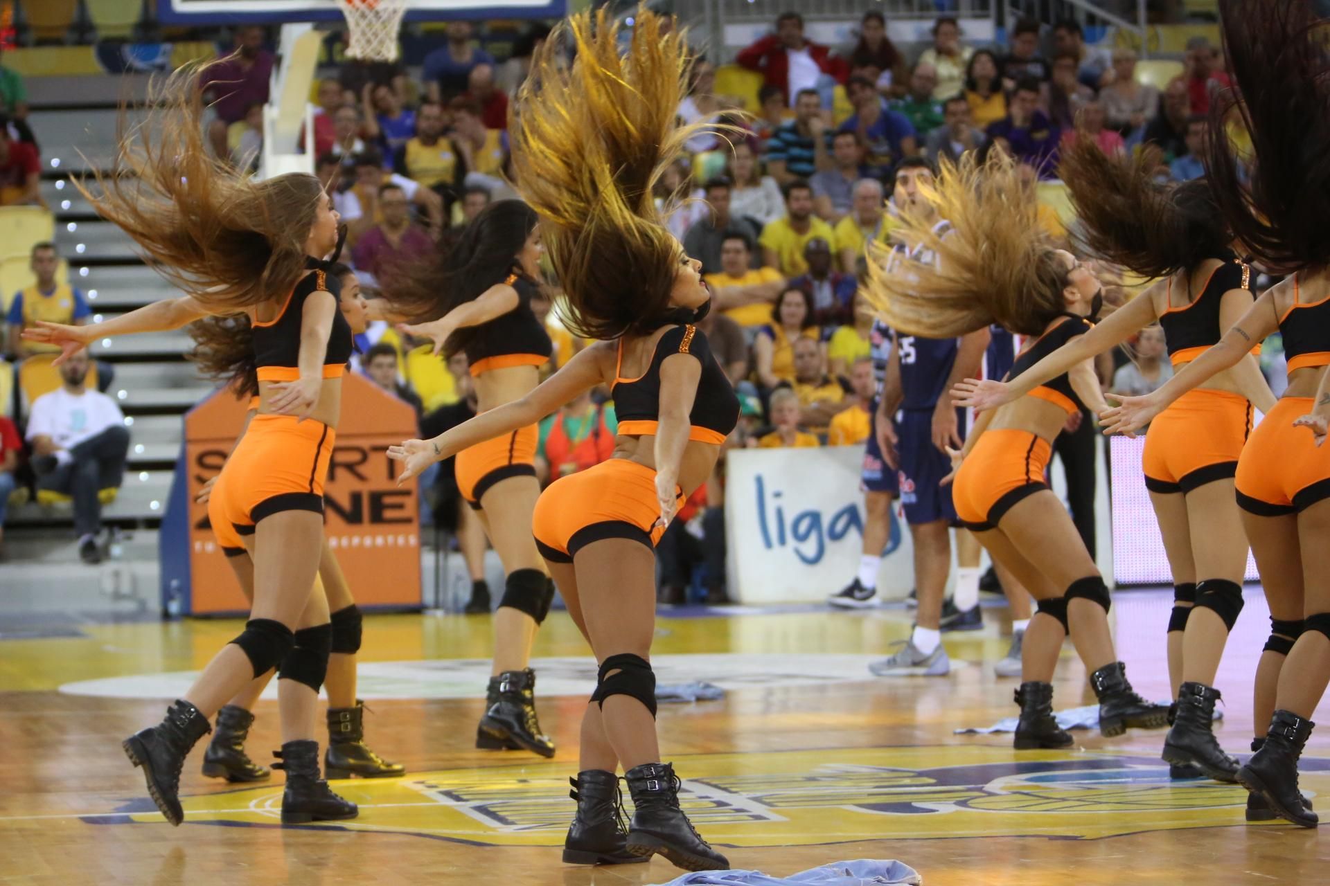 Encuentro entre el Herbalife Gran Canaria y Rio Natura Monbus Obradoiro en el Gran Canaria Arena.