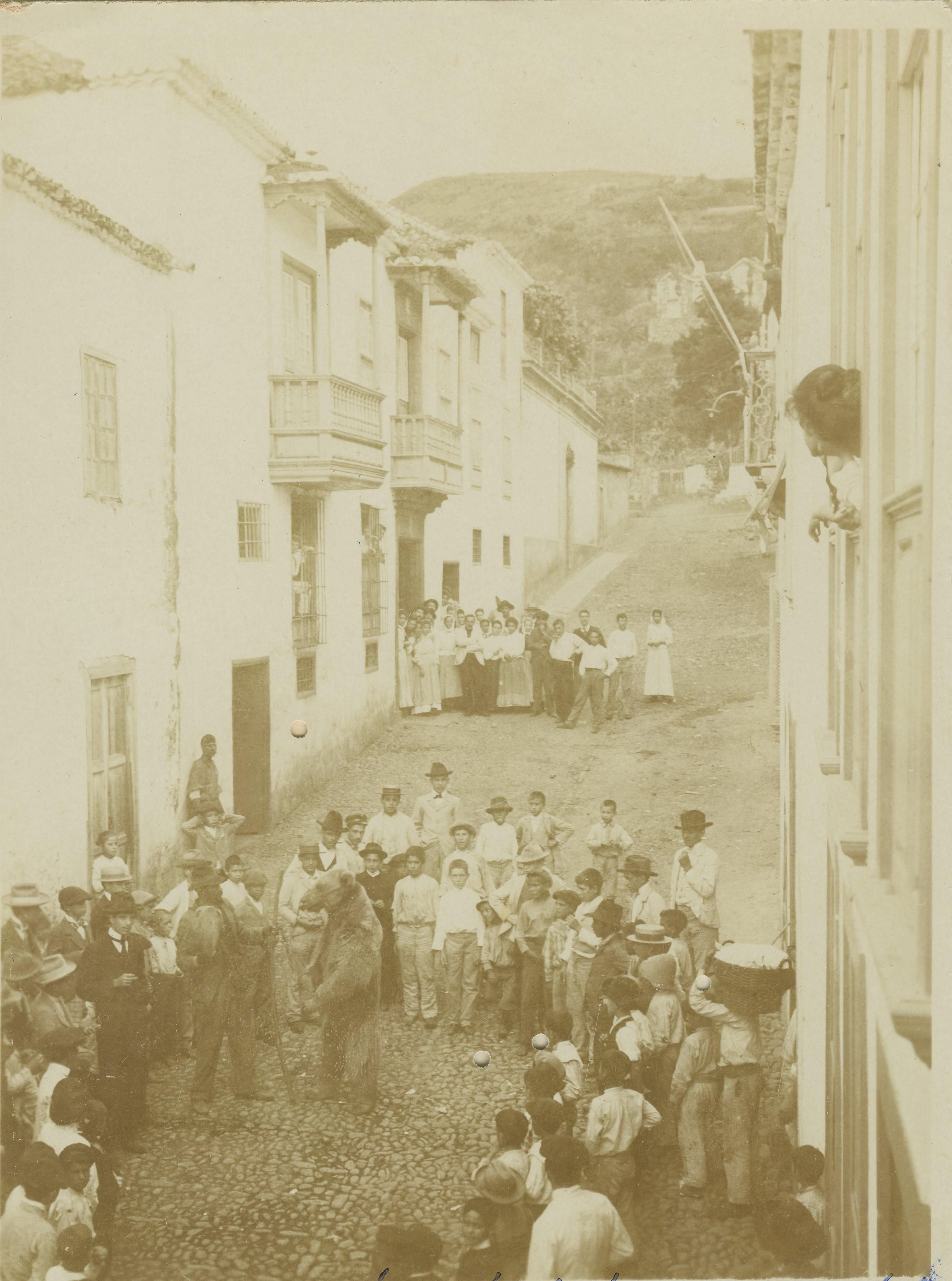 Casa de la familia Pérez Díaz, calle Díaz Pimienta, S. C. de La Palma, 1901. Foto: Archivo General de La Palma, Fotógrafos y Dibujantes