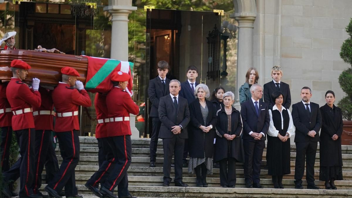 Llegada del féretro de Ardanza al palacio de Ajuria Enea