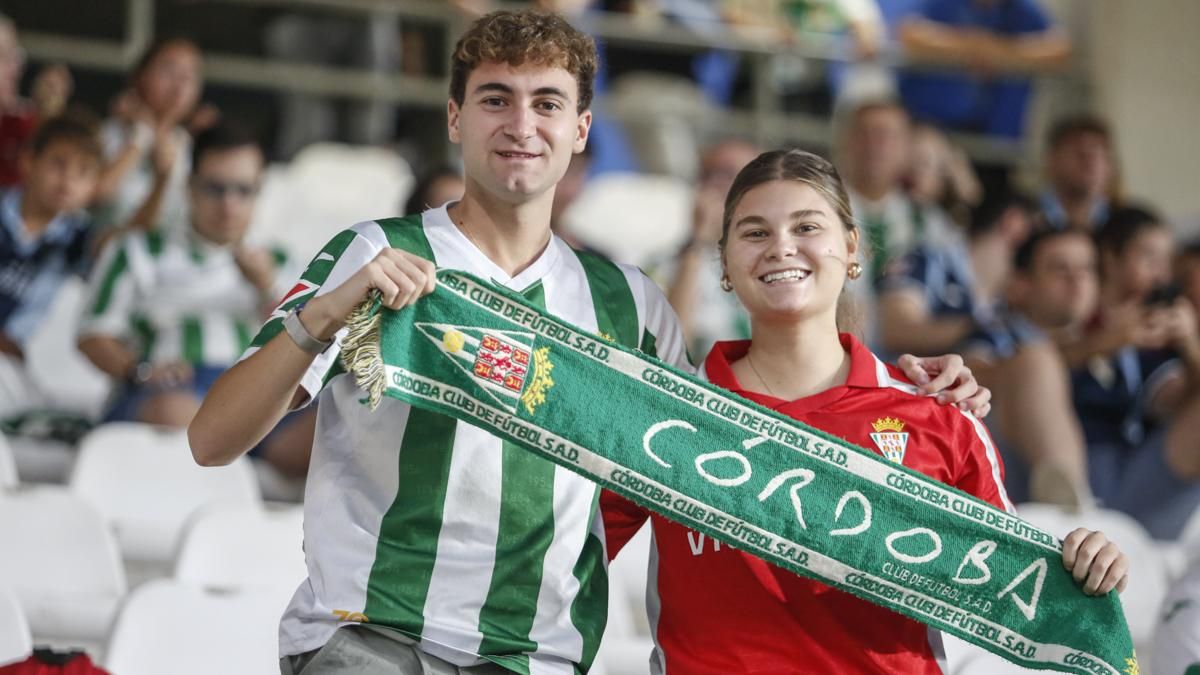 Grada Blanquiverde del Córdoba CF - CD Tenerife