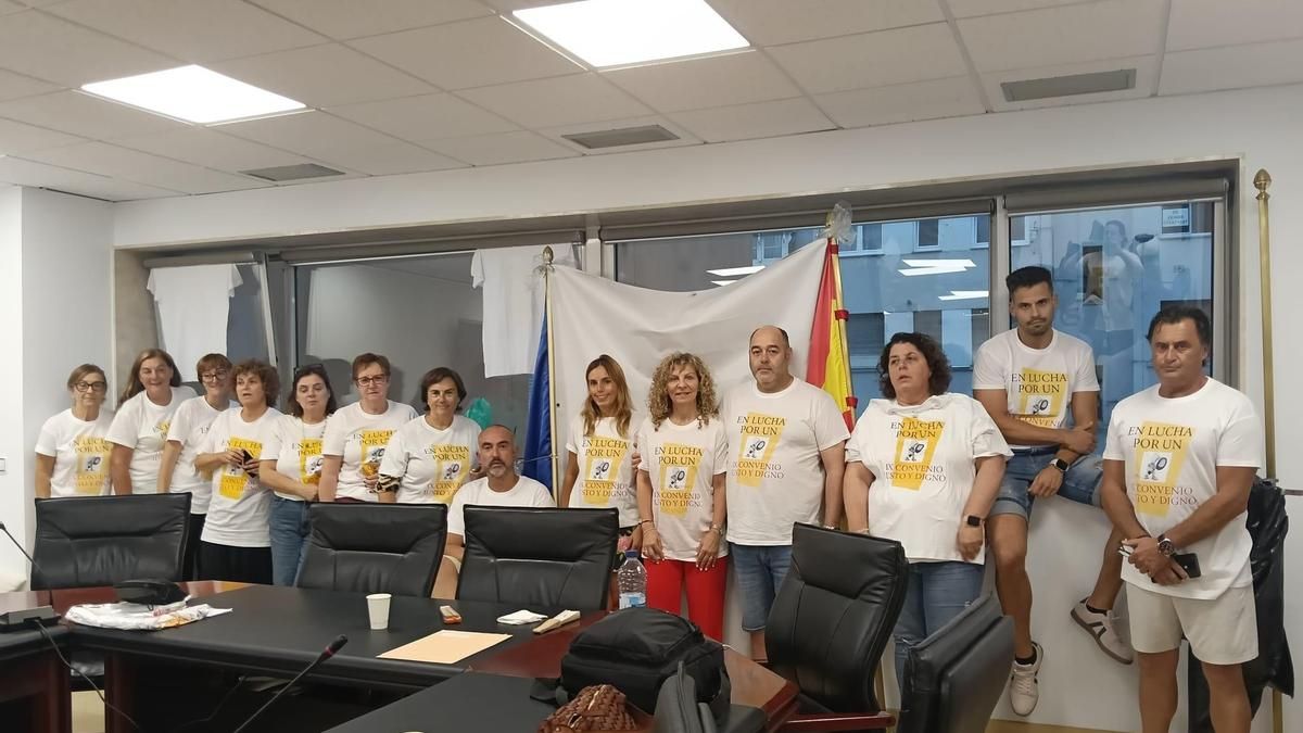 Segundo día de encierro del comité de empresa del Gobierno: "Si no hay pelotazos las cosas van a otro ritmo diferente", ironiza Cantabristas