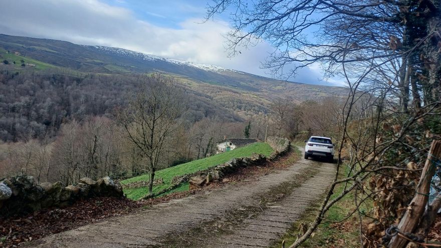 El pueblo sin autobús de ida y vuelta: los vecinos de Luena tienen que hacer noche en Santander