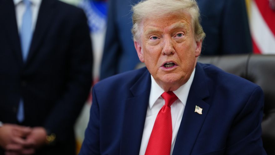El presidente de Estados Unidos, Donald Trump, fue captado este 29 de julio al hacer un anuncio, en el Despacho Oval de la Casa Blanca, en Washington DC (EE.UU.). EFE/Aaron Schwartz/Pool