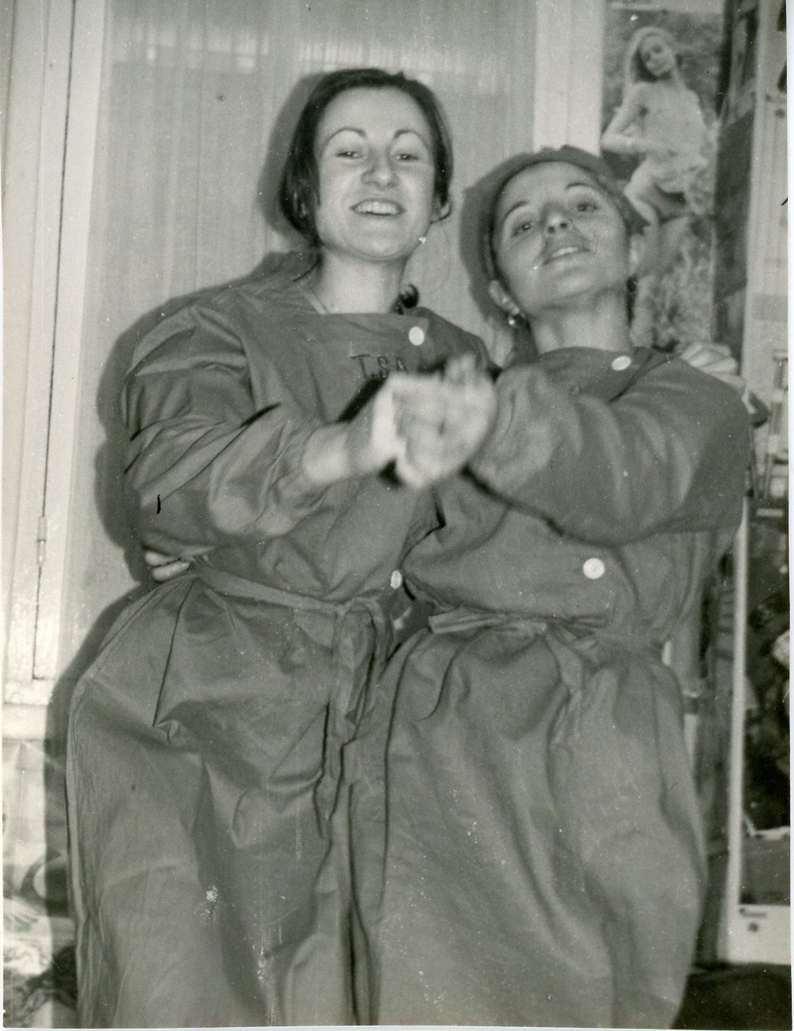 Selma y una amiga durante la época en la que trabajó en Tabacalera en San Sebastián