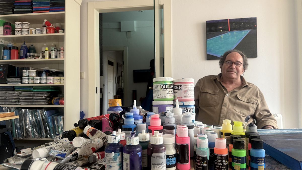 Alberto Mendivil en su estudio de Grau